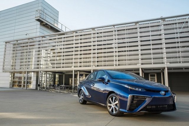 Toyota предоставя патентите си на конкуренцията