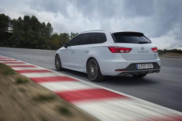 Seat показа спортното комби Leon ST Cupra