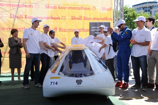 Българските студенти представиха колите си