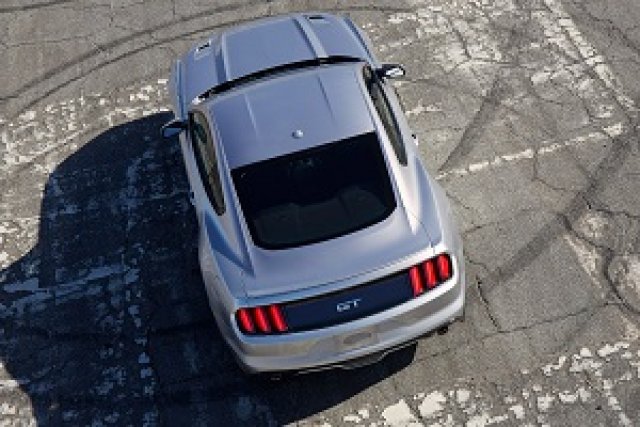 Новият Mustang доказва, че Дядо Коледа не съществува