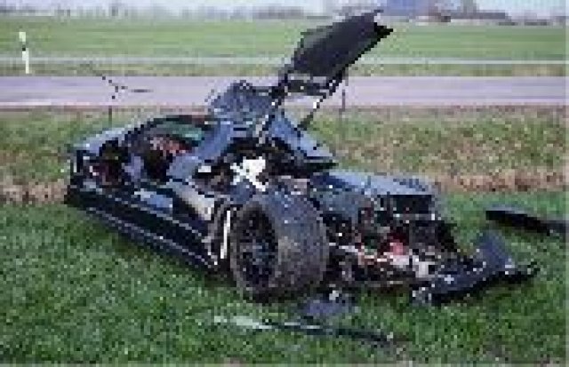 Тинейджър размаза Gumpert Apollo