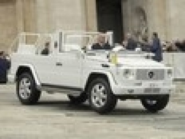 Mercedes произведе три автомобили за Папа Бенедикт XVI