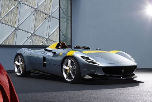 Ferrari показа две уникални коли Monza