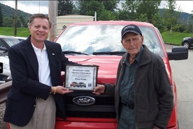 102-годишен американец си купи 16-и поред пикап Ford