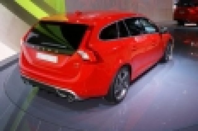 Volvo V60 грабна Париж с елегантност и практичност