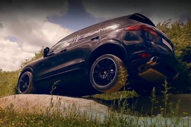 Спортен автомобил за всеки път