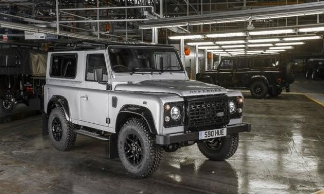 Land Rover продължава производството на Defender