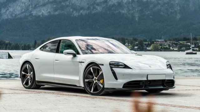 Бил Гейтс похвали Мъск, но си купи Porsche Taycan