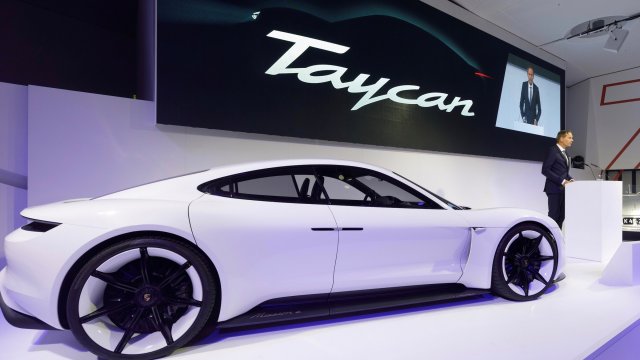 Porsche Taycan вече краде клиенти от Tesla