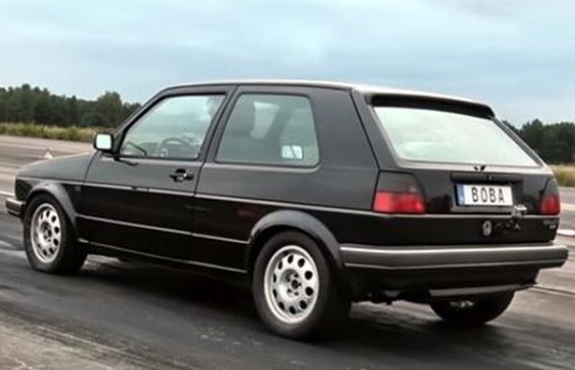 Най-бързият VW Golf вдигна 300 км/ч за 8 секунди (ВИДЕО)