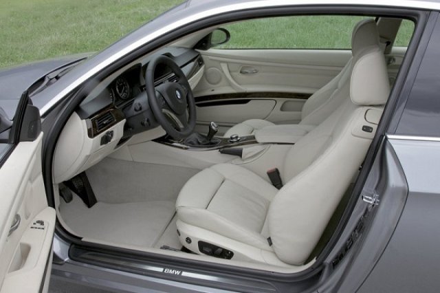 При кола на старо се гледат климатика и алармата