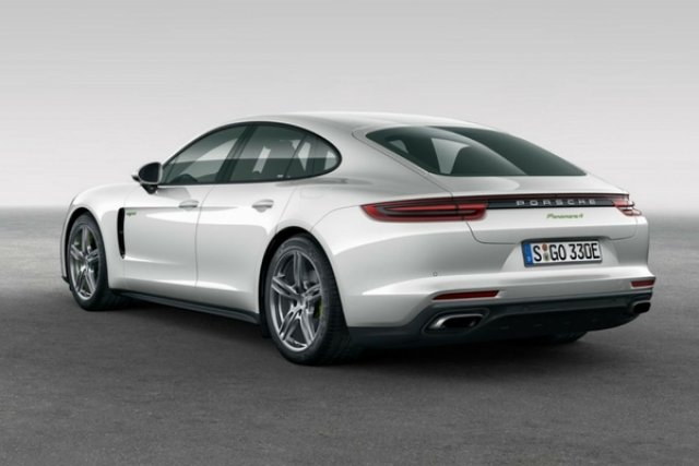 Porsche представя Panamera с дълга база