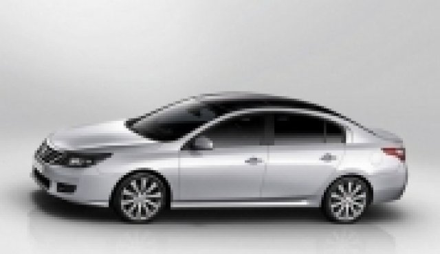 Latitude заменя Vel Satis