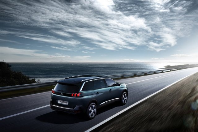 Peugeot 5008 е вече SUV