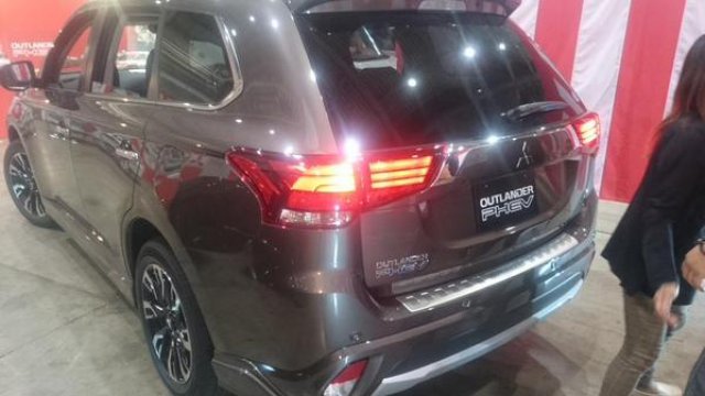 Новият Outlander PHEV без камуфлаж