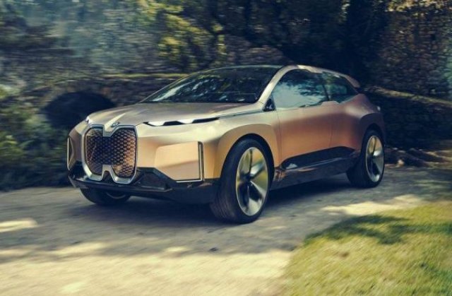Електрическият кросоувър на BMW бе разкрит преди премиерата му