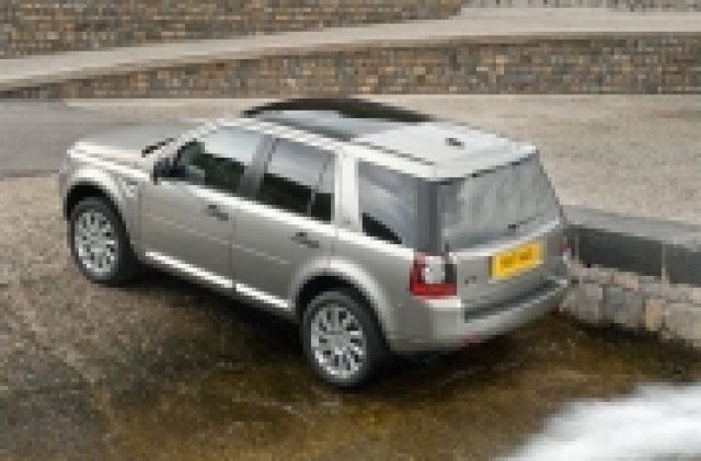 Land Rover представи обновения Freelander