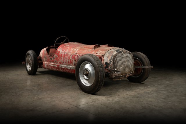 Американец реставрира Alfa Romeo на Мусолини