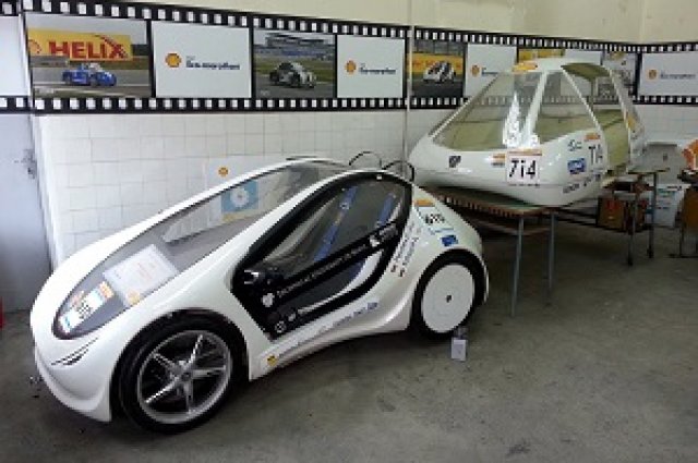 Лабораторията за коли на ТУ-София