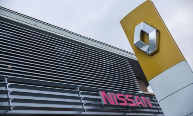 Renault също уволнява Гон
