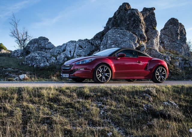 Peugeot RCZ остава в играта