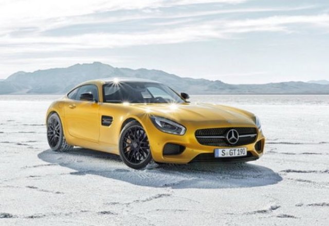Mercedes-Benz вкарва супермоделите си в сервиза