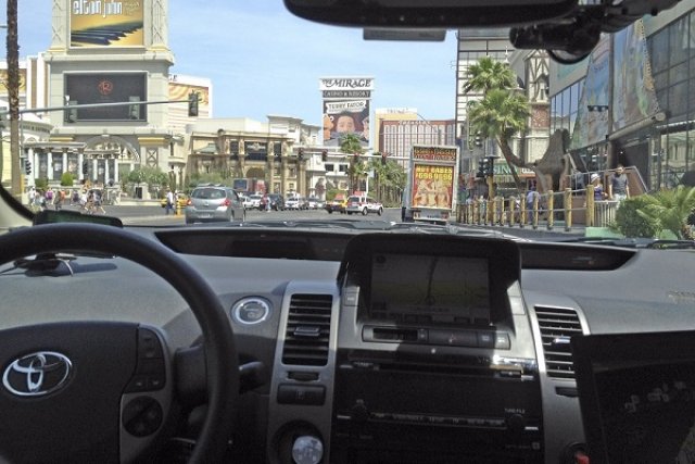 Първи инцидент с два автономни автомобила