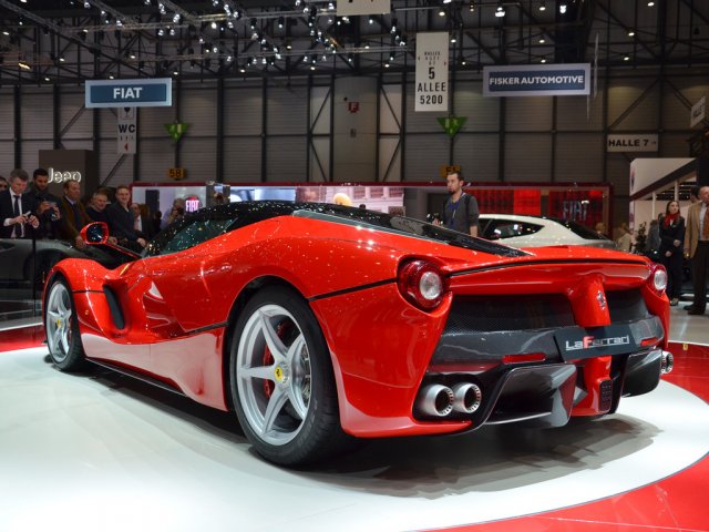 Всички Ferrari с V12 мотори стават хибриди