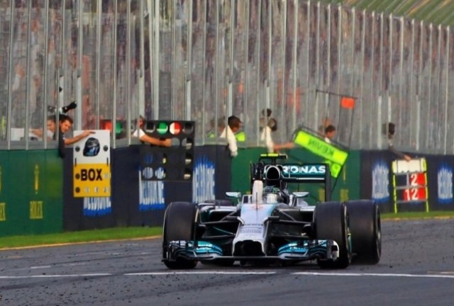 Формула 1 почна с дисквалификация