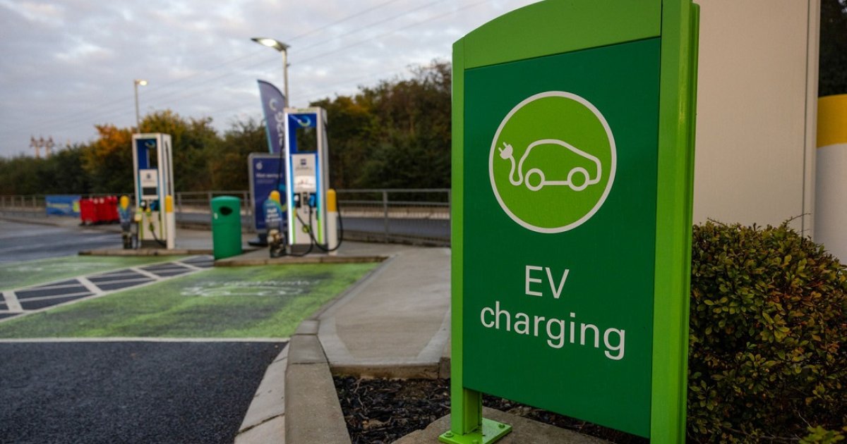  Комшийски напън: Румъния обеща 30 000 зарядни станции до 2026 - AУТОМЕДИЯ Illustration 