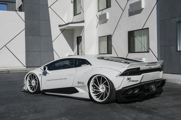 Huracan с панели на Liberty Walk показа новите колела на Forgiato