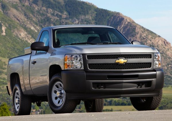 Пълноразмерният пикап Chevrolet Silverado уверено затваря топ десет на автомобилите по отношение на собствеността. Само 6% от представителите на това семейство камиони са при първите си собственици след 15 години експлоатация. Но високата стойност на коефициента на запазване, здравината на каросерията и добрата остатъчна стойност позволяват на този автомобил да остане актуален на пазара дори след дълъг период.

