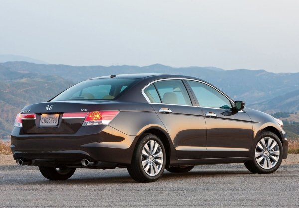 Accord отдавна се счита за надежден автомобил, който е спечелил доверието на милиони потребители. Делът на автомобилите, останали при първоначалния им собственик след десетилетие и половина, е малко по-скромен &ndash; само 7.2%, но пробег от 400 000 км е напълно постижим за този модел. Предимствата включват ниска повреда и умерени изисквания за поддръжка.