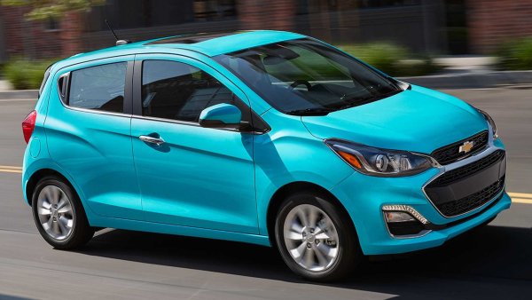 Chevy Spark е най-лекото предложение на американската марка, което го оставя далеч зад батериите на Hummer EV. Този модел на Chevrolet обаче напуска американския пазар през тази година.