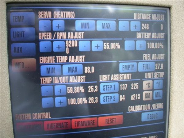 Водача има възможност да манипулира разхода на гориво, температурата на двигателя, налягането на маслото и т.н.