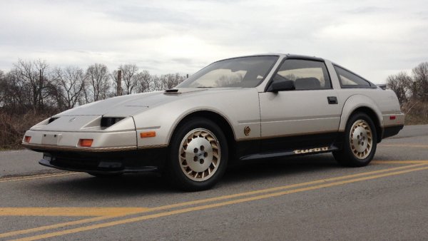 За третата генерация на модела в Nissan решават да се откажат от 6-цилиндровите редови двигатели, като на мястото им идва 3-литров V6. Моделът получава означението 300ZX, а пазарните проучвания показват, че насочването към създаването на по-луксозен автомобил с втората генерация е дало резултат &ndash; повечето клиенти въприемат 300ZX повече като GT модел, отколкото като спортна кола. От този период са и първите сериозни спортни успехи на модела, основно в Щатите, както и пенсионирането на марката Datsun от Nissan.
