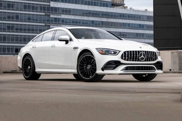 Къде: Хонконг
Поради гъстотата на населението притежаването на личен автомобил в Хонконг е достъпно само за богатите. А малките регистрационни номера, като този "28" - само за най-богатите. Табелата се продаде през 2016 година за почти 3 млн. долара - отчасти заради малкия номер, отчасти и защото числото 28 звучи като израза "лесни пари" на кантонски. 