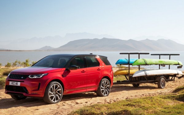 Land Rover има дълга история в офроуд средите, но дните на преяждането с бензин свършиха. Най-новият Disco Sport има по-добра икономия на гориво от преди, благодарение на модерните меки хибридни двигатели. Той е еднакво способен както на пътя, така и извън него. Въпреки че Discovery може да не е толкова модерен и луксозен като Range Rover, той предлага достатъчно място за пет и дори седем души. Съвременните възможности на информационно-развлекателната система и технологията за безопасност на Land Rover също са впечатляващи. Без съмнение, такава кола не е евтина, както от гледна точка на закупуване на нова, така и от гледна точка на поддръжка. И все пак, за семейства с по-висок бюджет е сред добрите кандидати за покупка.
