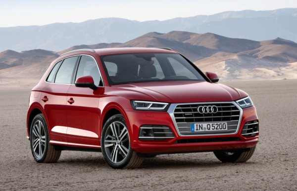 Audi Q5 има удобен, висококачествен интериор, който очаквате от Audi. Кросоувърът е оборудван с най-съвременни системи за безопасност и информационно-развлекателни системи, които са доста интуитивни за използване. Audi се отдалечи от прибиращия се централен екран, като вместо това избра 10-инчов сензорен екран. Колата впечатлява още с икономичност и впечатляваща практичност. И въпреки че хибридната версия е доста скъпа и 7 места не се предлагат, Q5 е добър семеен автомобил със значителна доза финес.