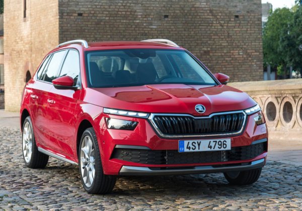 Третата Skoda в този списък, Kamiq е най-малкият кросоувър в чешкото семейство. Демонстрирайки ангажимента на Skoda към създаването на достъпни семейни автомобили, Kamiq засилва ангажимента на марката. Kamiq има по-"разчупен" стил от колегите си на същата платформа, но споделя много общи инженерни черти с други модели на Volkswagen Group. Той е добре балансиран; въпреки че возията е малко мека, колата се справя добре. Малкият интериор е ергономично проектиран. Така Kamiq печели точки при изчислението за по-малки семейства, които търсят нещо по-компактно.