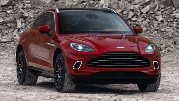 Твърди се, че Aston Martin иска да превърне DBX в конкурент на Land Rover Defender. Британският автомобилен производител разработва нова версия на своя всъдеход, която засега е известна като „Проект Рамбо“. Твърди се, че компанията планира да произведе само 2500 бройто от бъдещия си офроудър. Той вероятно ще получи 4,0-литровия V8 двигател с двойно турбок, който има 577 к.с. и задвижва Mercedes-AMG G63. 
