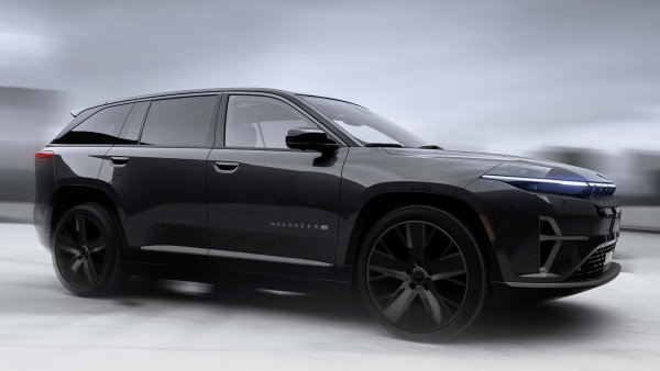 Wagoneer S ще бъде първият електрически автомобил на Jeep за Северна Америка. Освен това ще бъде най-бързият модел на марката, с мощност от 600 к.с. Този електрически SUV трябва да вдига 60 мили (97 км/ч) само за 3,5 секунди, като ще използва платформата STLA Large на Stellantis. В салона ще има четири екрана на таблото, включително един за пътника. Продажбите започват в края на 2024 г.
