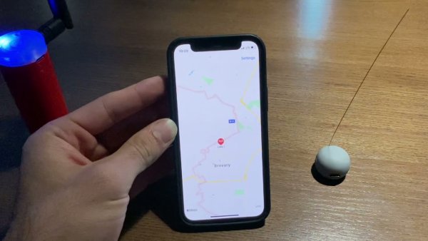 Поставянето на устройство за проследяване няма да попречи на автомобила да бъде откраднат, но ще увеличи шансовете той да бъде намерен и върнат. Тракерът всъщност е &bdquo;вторична мярка&ldquo; за сигурност, тъй като често колата се затваря в контейнер, за да бъде изнесена зад граница. А това спира сигнала, издаван от проследяващото устройство.

Някои застрахователи в Европа настояват на превозното средство да бъде поставен тракер, преди да бъде застраховано. Възможно е дори да бъде отказано плащане за откраднат автомобил, ако той е бил оборудван с такова устройнство, но то не е активирано от собственика. Самият тракер не е много скъп, като може да се закупи от интернет за около 50-80 евро.
