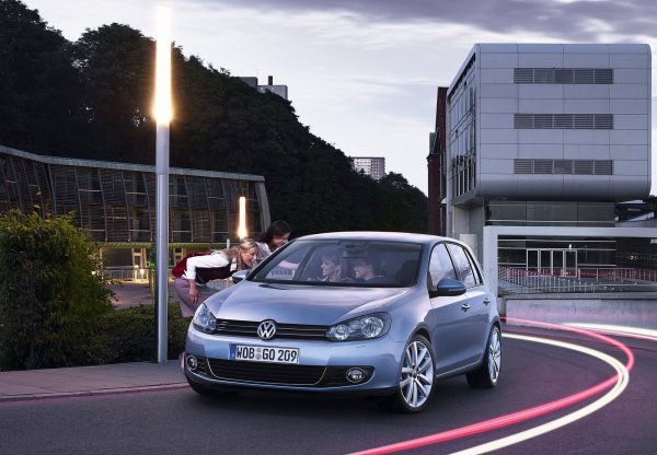 Най-честните проблеми при модела, които се отчитат от експертите и сервизите, са теч на масло от двигателя.
