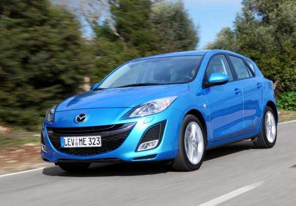 При японския автомобил сервизите и специалистите докладват за теч на масло от двигателя.
