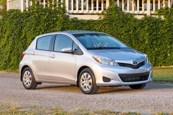 И при този модел на Toyota се съобщава за отказ на фаровете, като проблемът е в електрическата им система.
