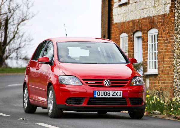 При автомобила, който е произвеждан през периода 2004-2014 почти липсват открити проблеми с основни системи.
