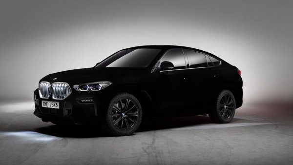 Голямата новост при баварците ще е третото поколение на спортния кросоувър Х6, чиято най-мощна версия се задвижва от V8 с 530 конски сили. 
Но освен това BMW ще покаже и новата Vision M Next - концепт, който трябва да очертае бъдещето на спортното поделение на компанията и да ни даде в крайна сметка наследника на сегашното i8. 
