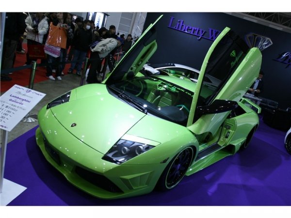 Доработено Murcielago LP640 от Liberty Walk & LB Performance, снабдено с регулируемо окачване / Токио 2009