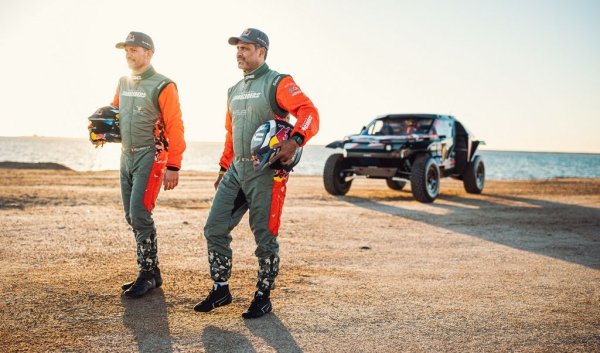 Петкратният победител в Дакар винаги е основен фаворит, когато става дума за каране по пясъци и пустини. Изпусна четвъртата си поредна титла в Световния рали рейд шампионат заради нелепо наказание в последния етап, но изглежда в отлична форма. 
